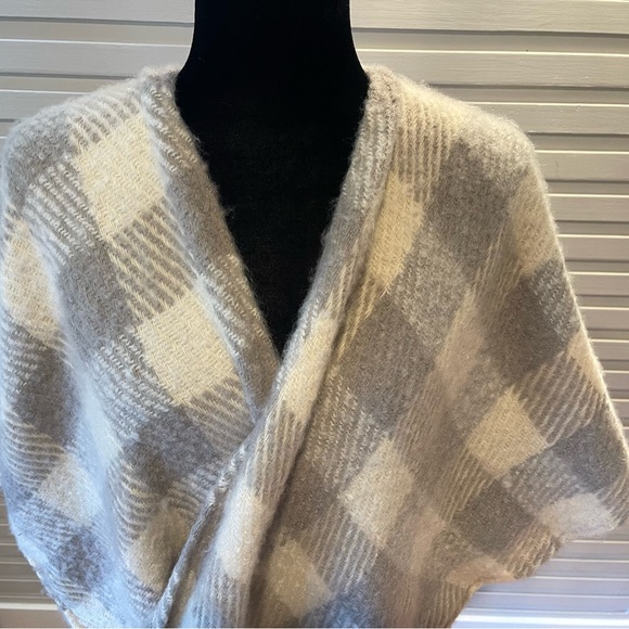 NWT Tan and Gray Lauren Conrad Fringe Knit Cape Poncho One Size - Picture 4 of 12